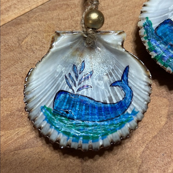 Hand-Painted Whale Scallop Shell Ornaments - Picture 4 of 5